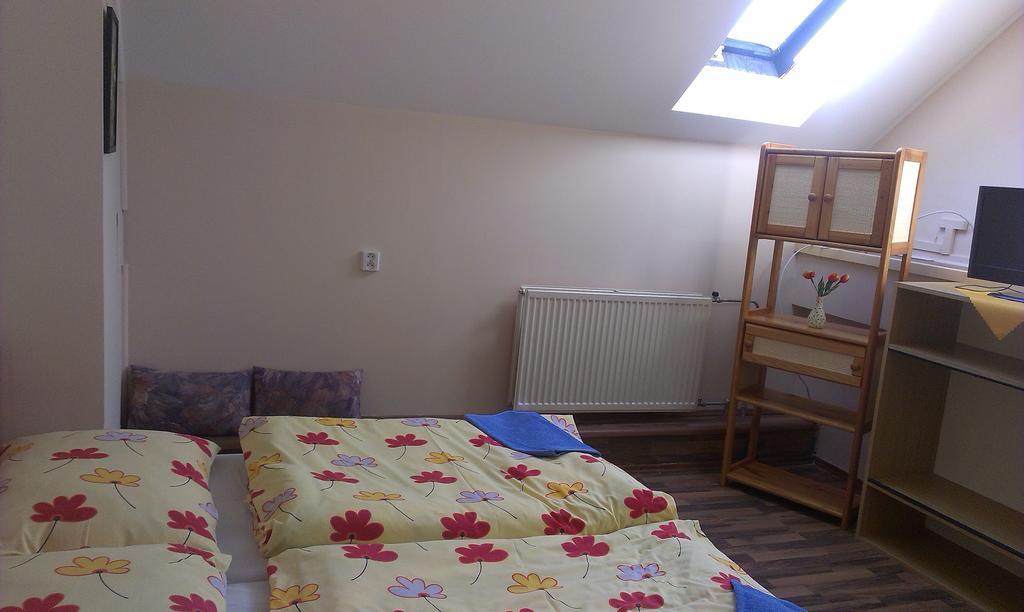 Penzion Marina Pri Slovenskej Restauracii Brezno Zimmer foto
