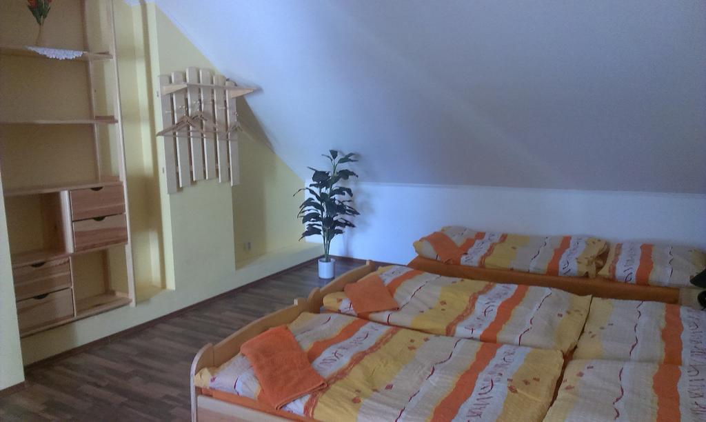 Penzion Marina Pri Slovenskej Restauracii Brezno Zimmer foto