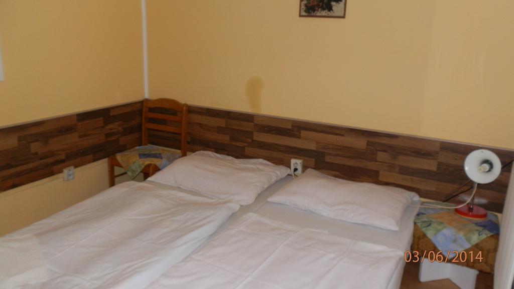Penzion Marina Pri Slovenskej Restauracii Brezno Zimmer foto