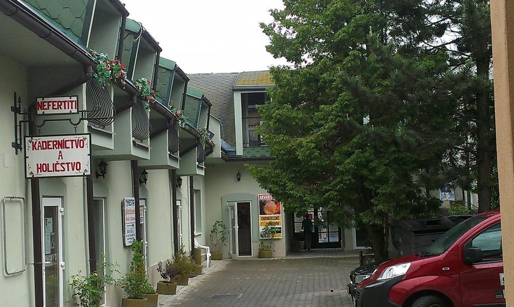Penzion Marina Pri Slovenskej Restauracii Brezno Zimmer foto