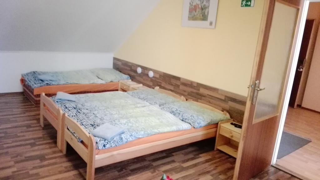 Penzion Marina Pri Slovenskej Restauracii Brezno Exterior foto